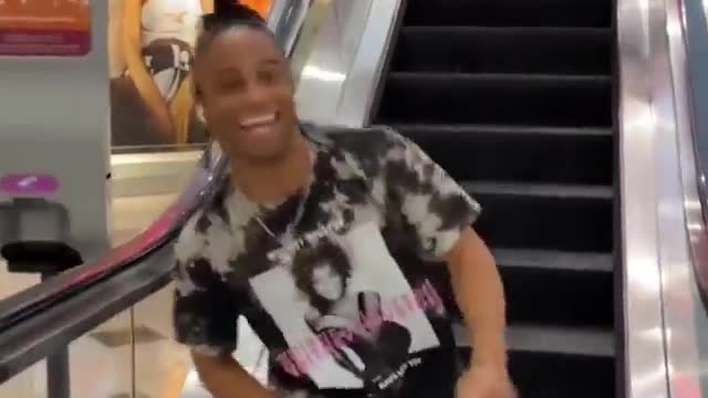 This man make a real dance