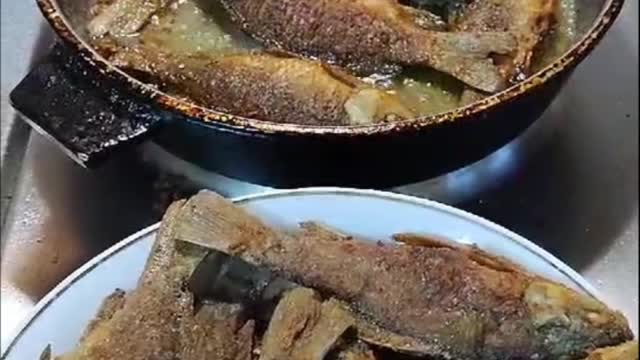 Fried crucian carp