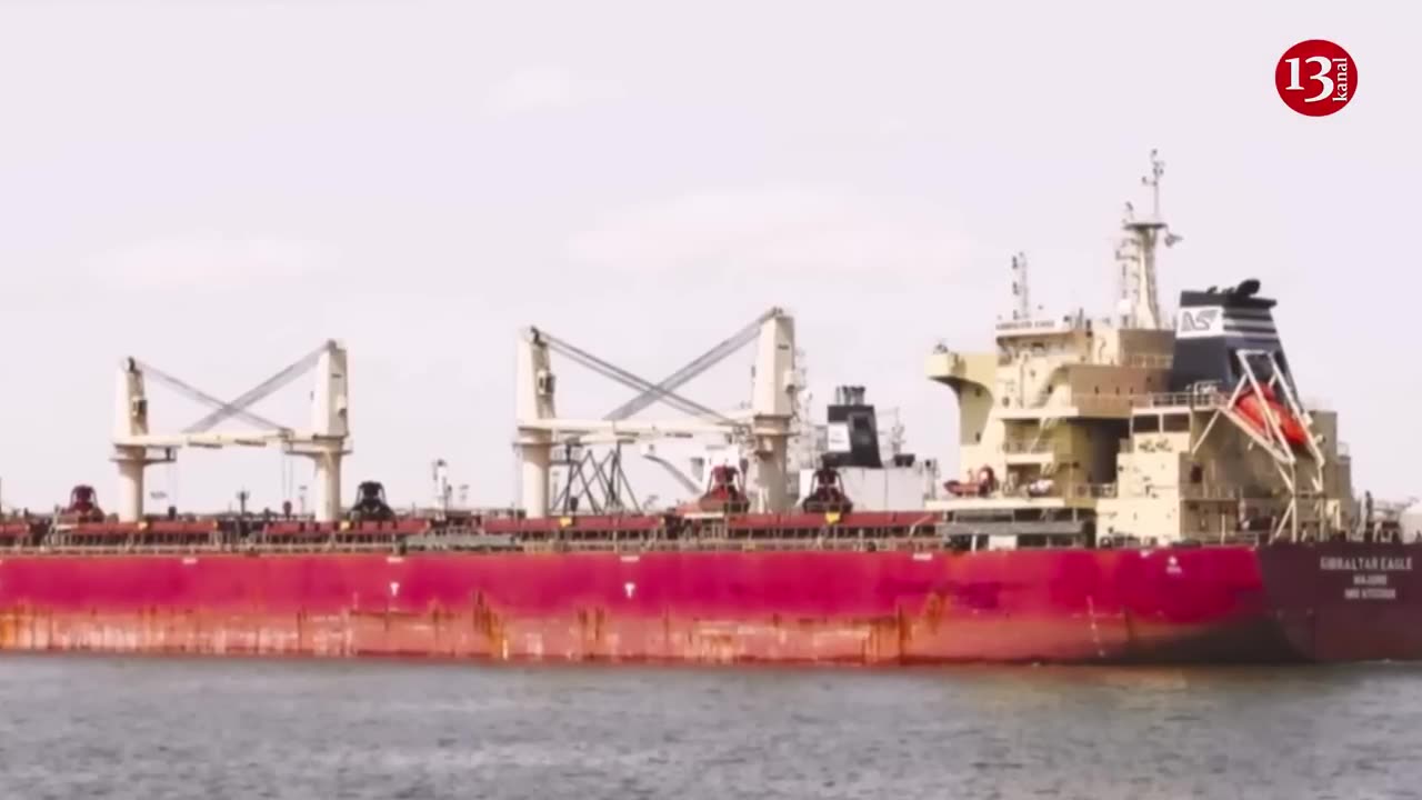 Image of a US cargo ship hit by a ballistic missile in the Gulf of Aden