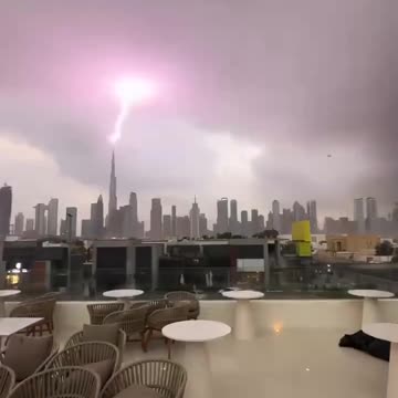 Epic thunderstorm in Dubai