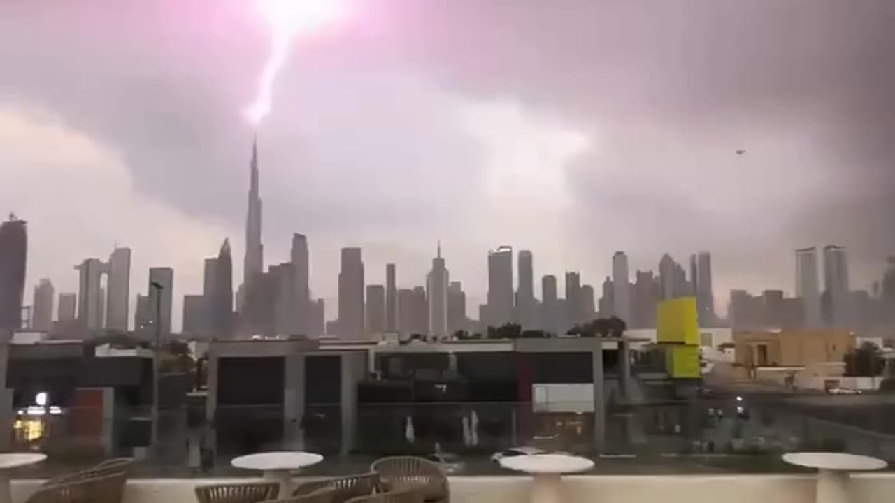 Epic thunderstorm in Dubai