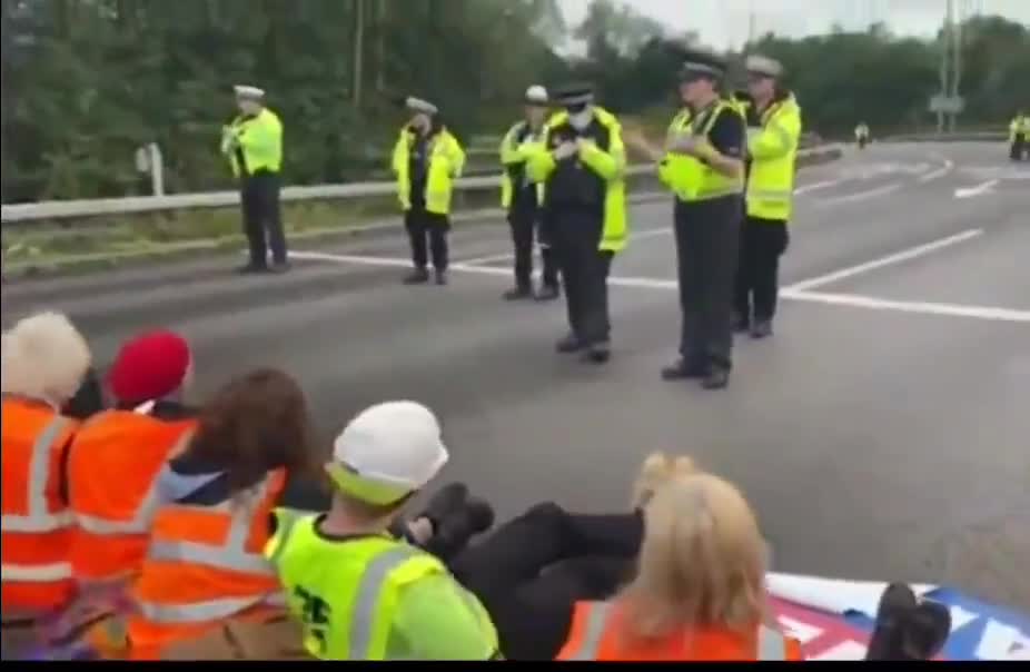 In the UK: And this is how the police deal with left wing global warming protesters!🤷‍♂️