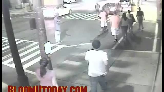 Street Brawl Man is Pepper Sprayed after Hitting Woman