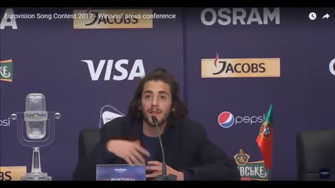 Salvador Sobral solta um valente fod*** na conferência