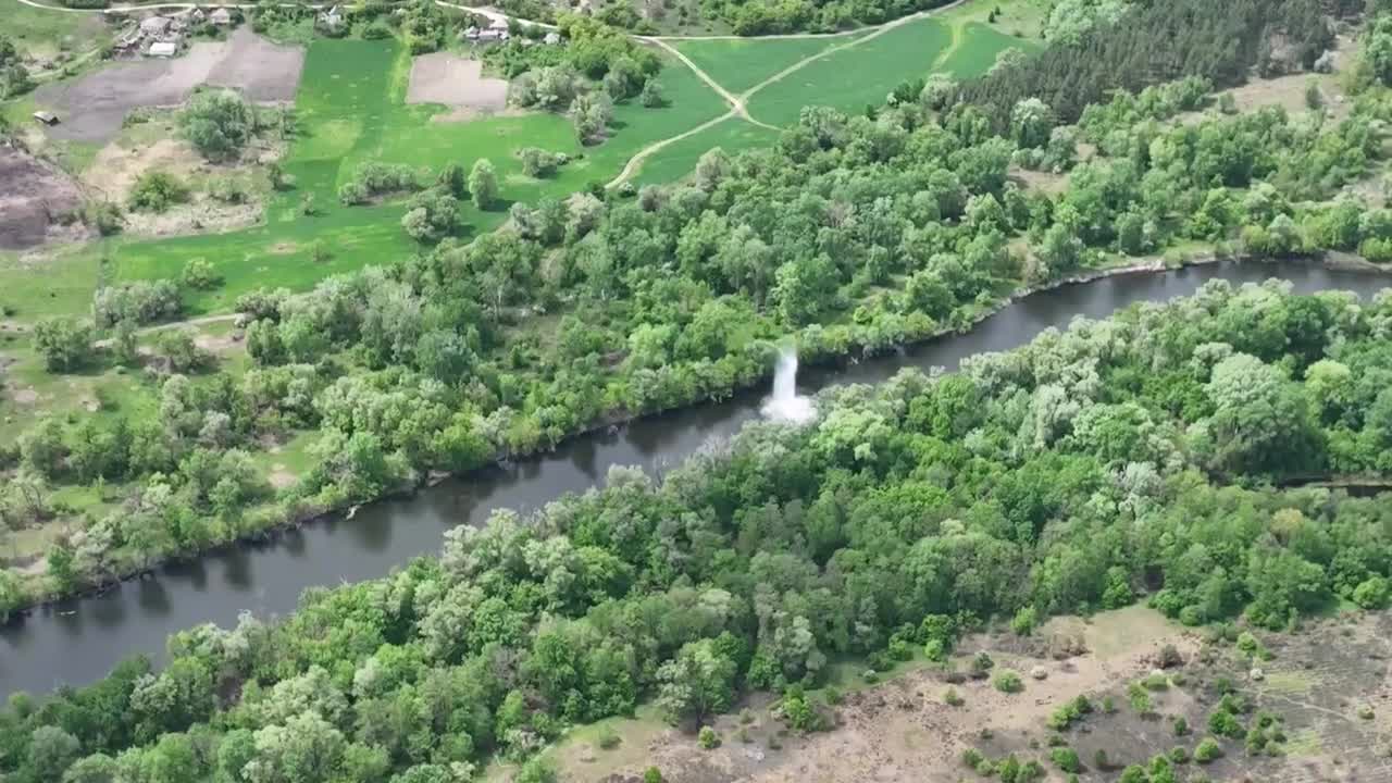 Ρωσικό χτύπημα σε ουκρανούς κατά τη διάβαση ποταμού