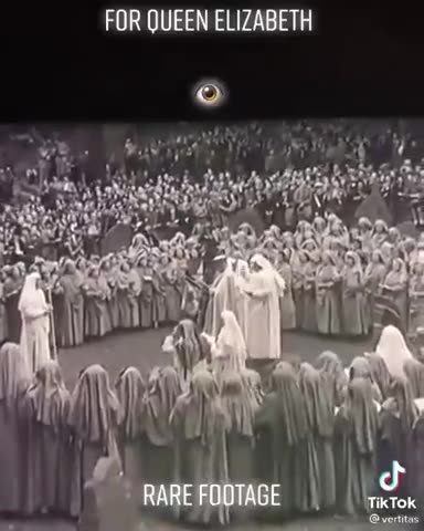 RARE FOOTAGE OF PRINCESS ELIZABETH IN 1946 IN SOME WEIRD DRUID RITUAL BEFORE SHE BECAME QUEEN.mp4