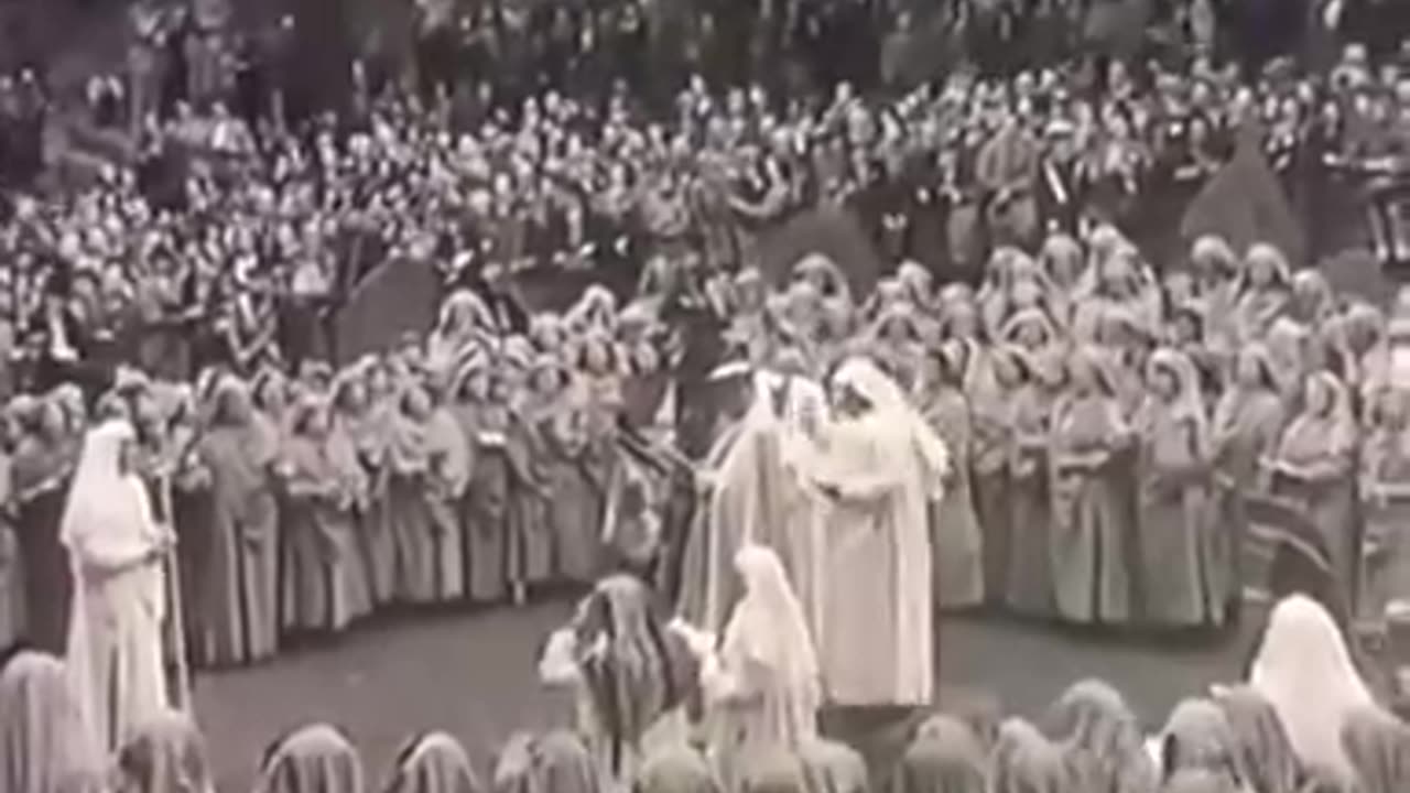 RARE FOOTAGE OF PRINCESS ELIZABETH IN 1946 IN SOME WEIRD DRUID RITUAL BEFORE SHE BECAME QUEEN.mp4