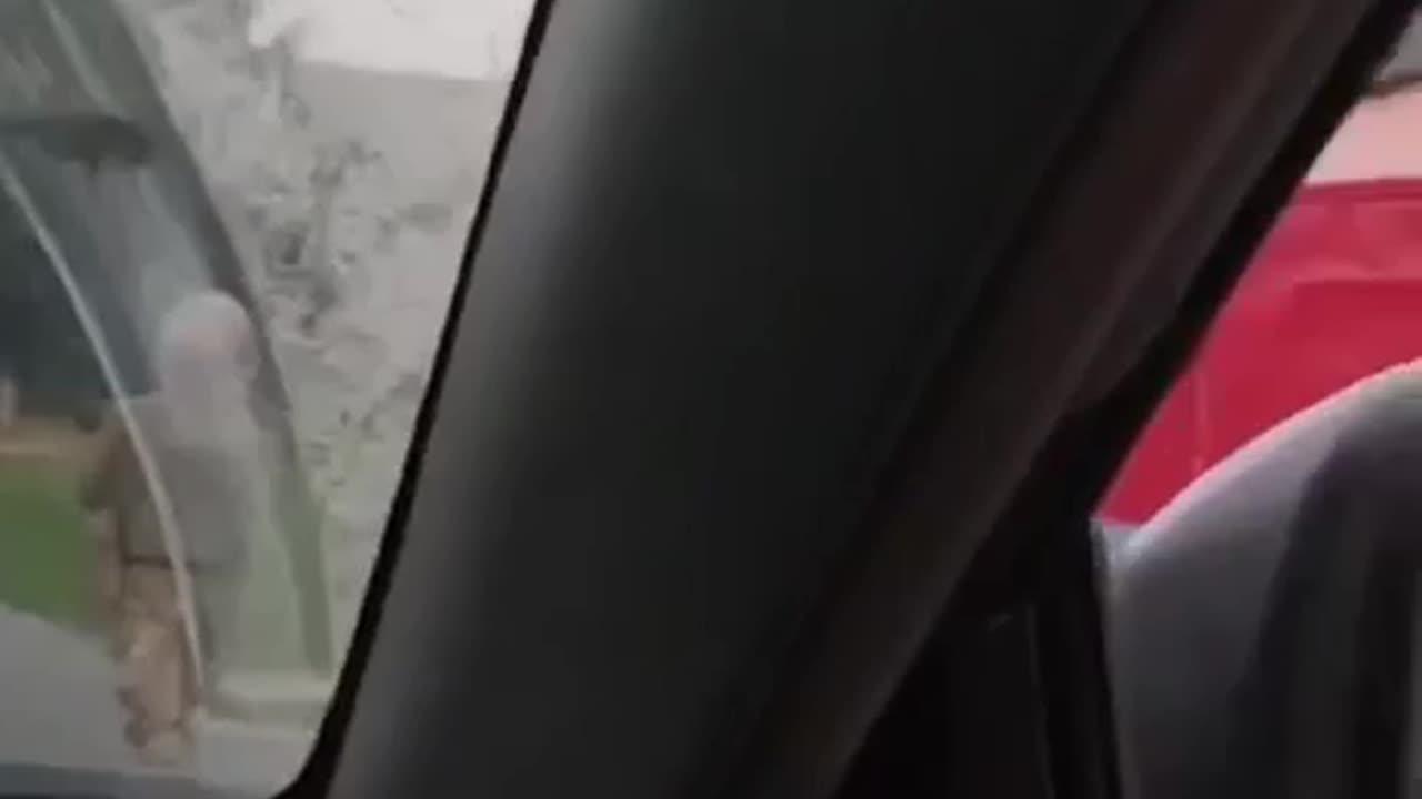 πΊπ¦π "Glory to Ukraine" - shouts one of Kursk region residents during the entry