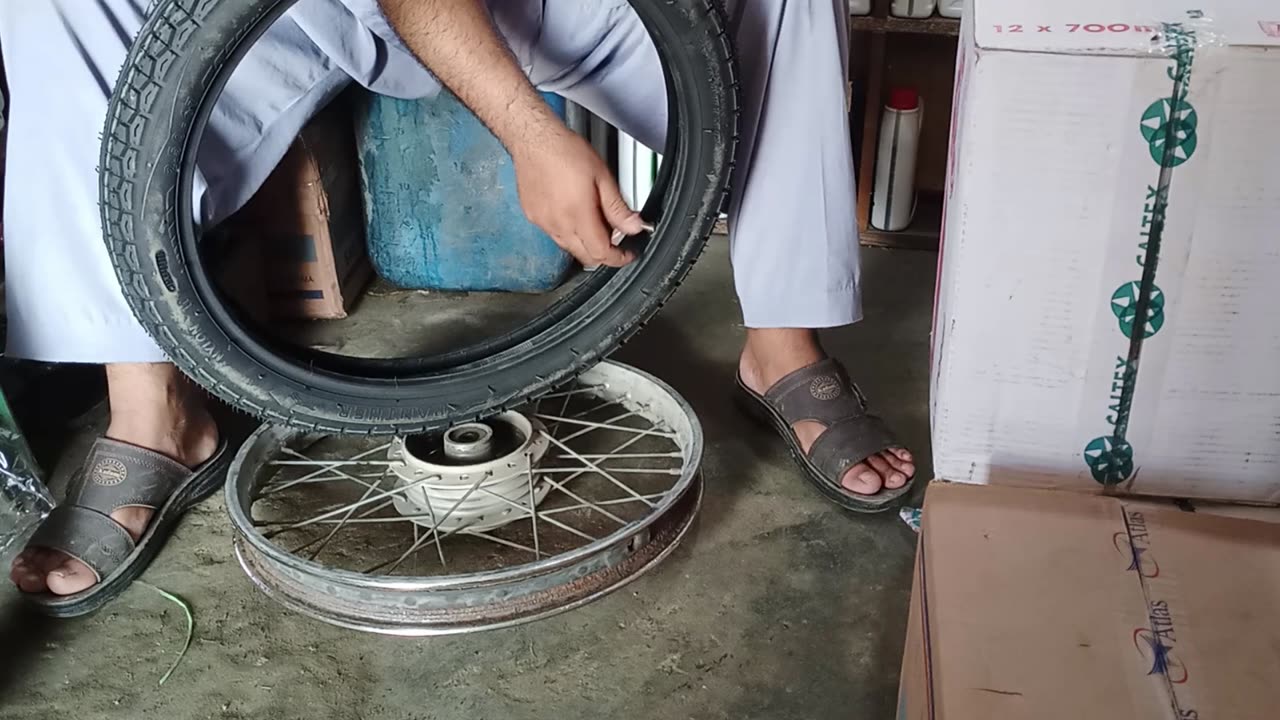 tyre change manually 70 or 125 bike