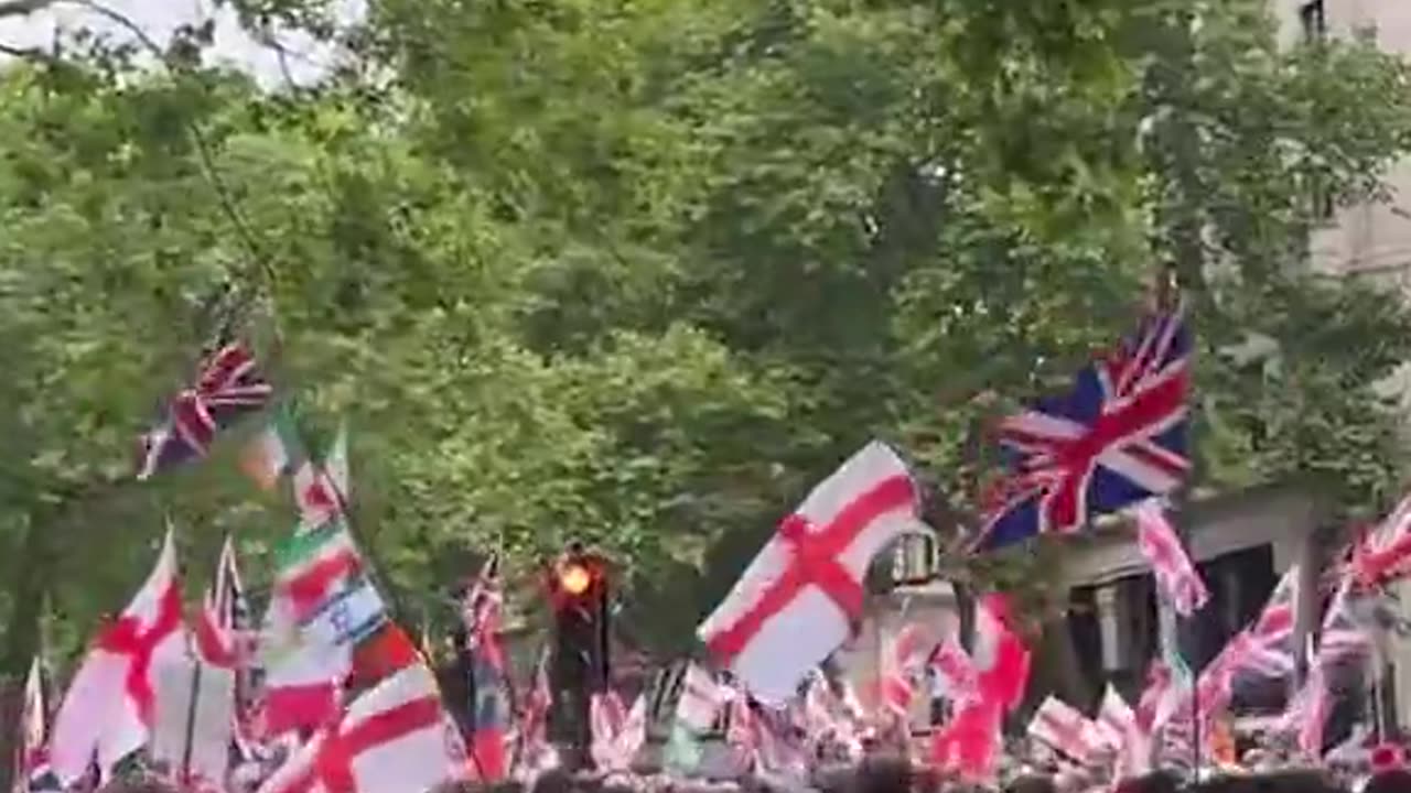 Massive crowd seen as Tommy Robinson leads rally in central London