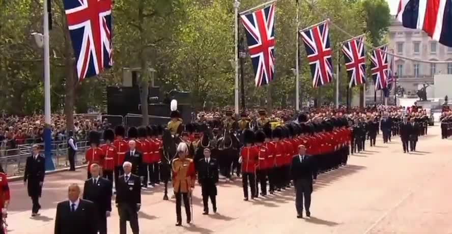 Queen Elizabeth Coffin At Buckingham Palace