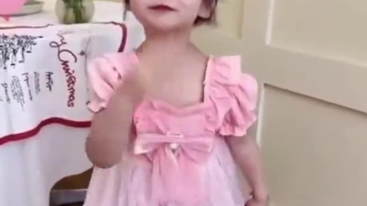 Cute baby gril dance