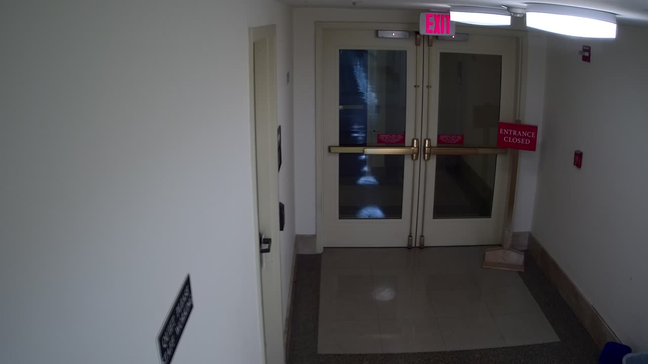 3255LHOBBASWDoorEExitnearB234_2021-01-05_21h53min32s507ms.mp4