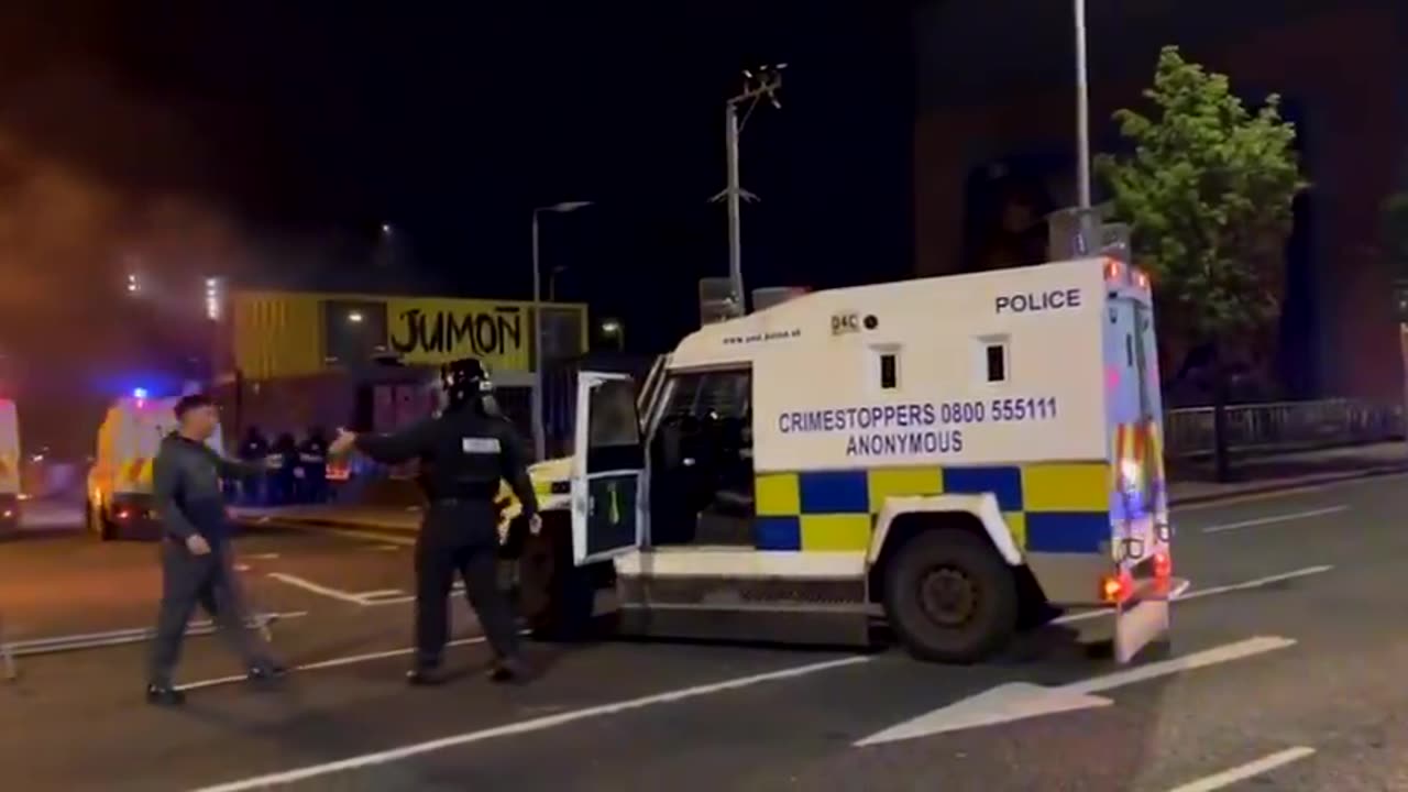 NOW: Belfast 🇮🇪📍 Heavy Riot Police presence as an incident occurs on