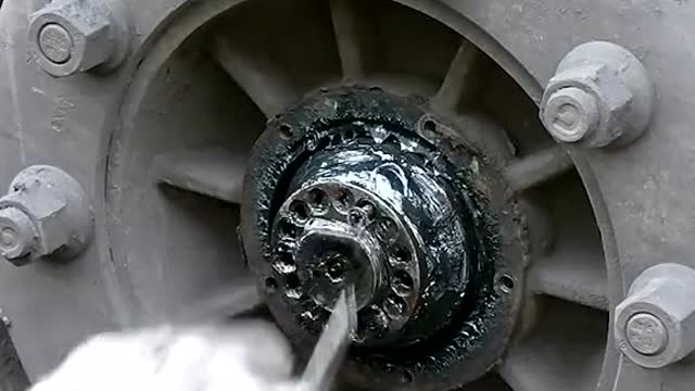 Replace the tire bushing bearing fittings