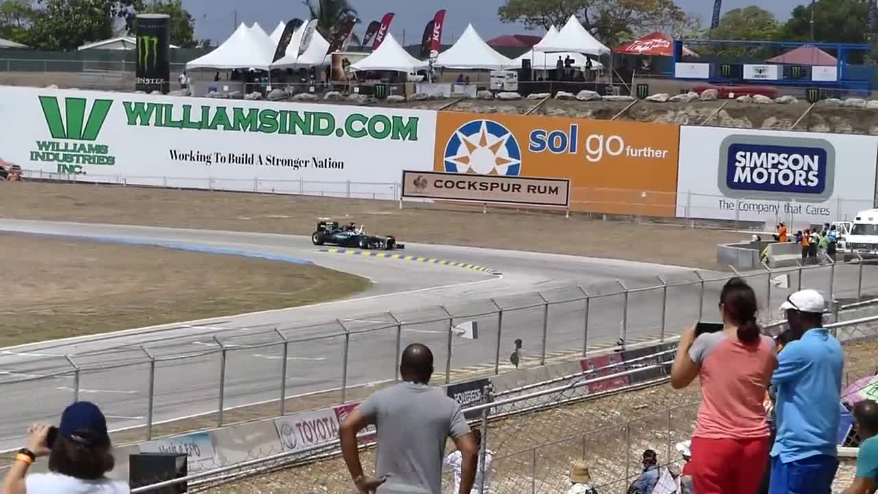 LEWIS HAMILTON: F1 CAR vs YAMAHA R1M SUPERBIKE!!!!