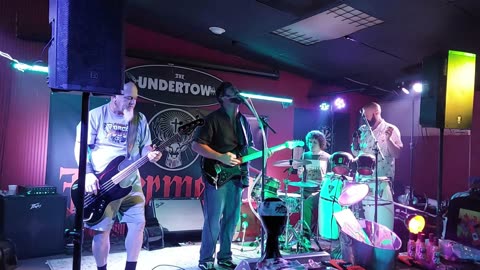 Saucy FuzZ - LIVE @ Undertow (Back Around)