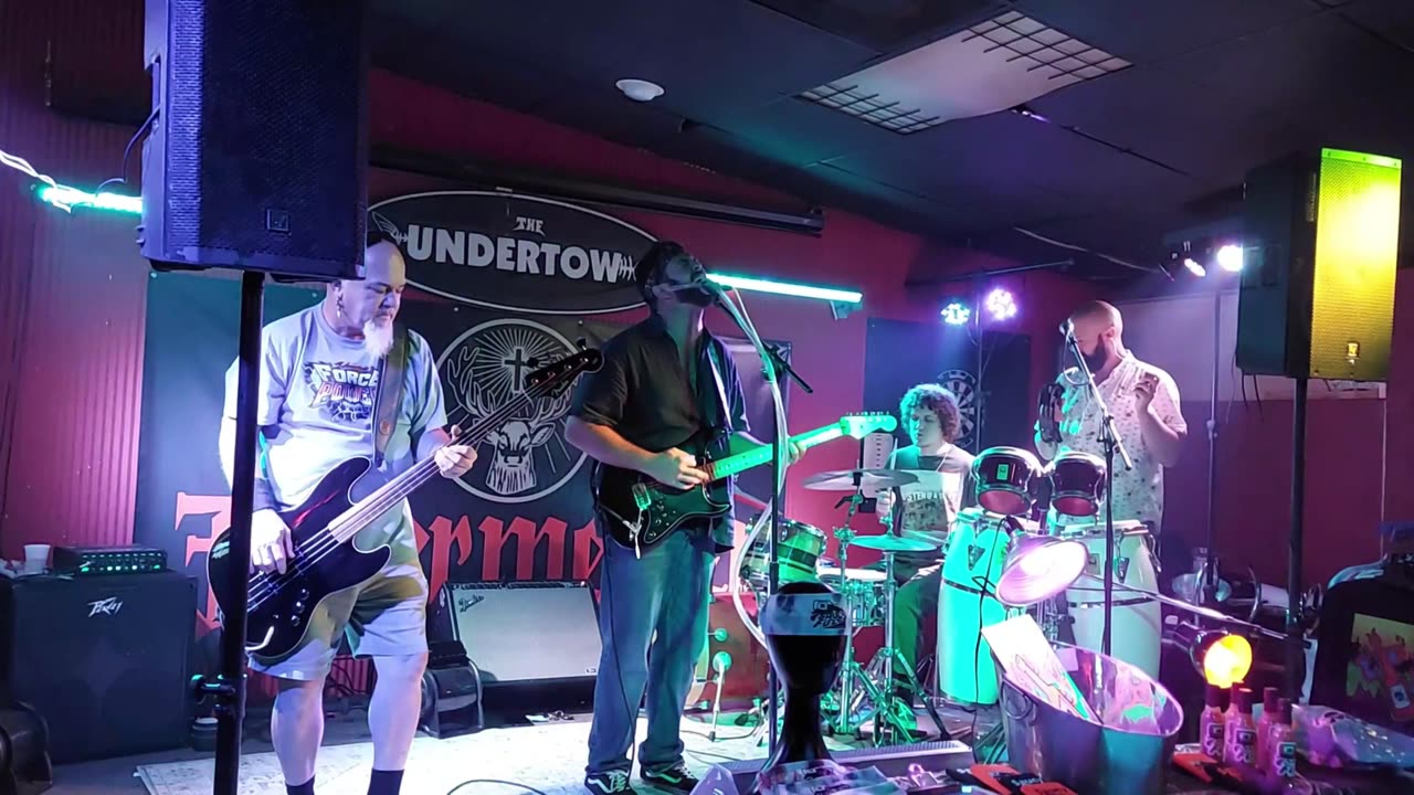 Saucy FuzZ - LIVE @ Undertow (Back Around)