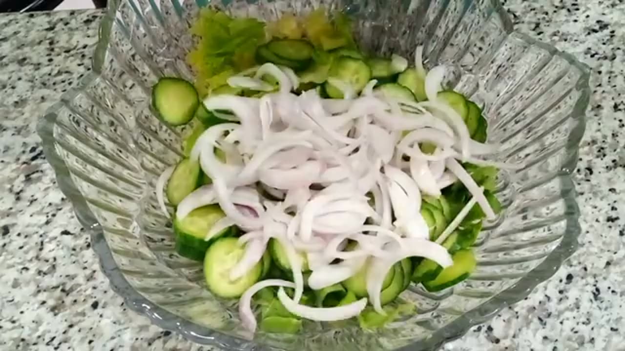 QUICK AND EASY LETTUCE SALAD RECIPE