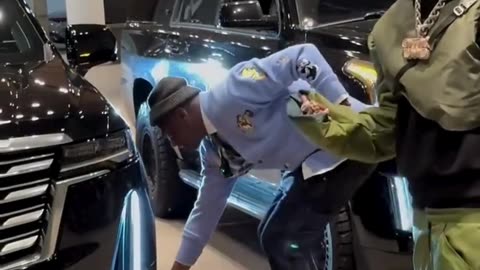 When salesman Kenny Brooks interrupts NLE Choppa music video to sell him cleaning products 🤦🏾_♂️😂