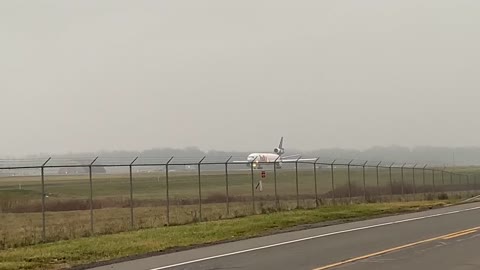 In the fog!!! Rochester, NY FedEx MD10 12/12/2020