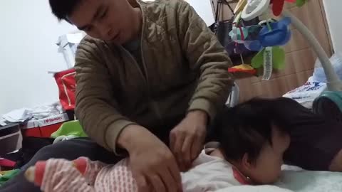 Baby massage -dad