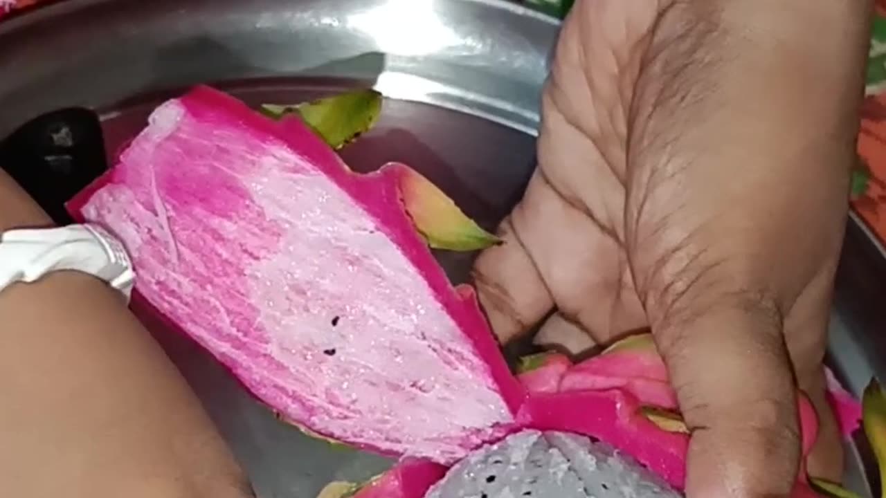 Dragon fruit cutting at home