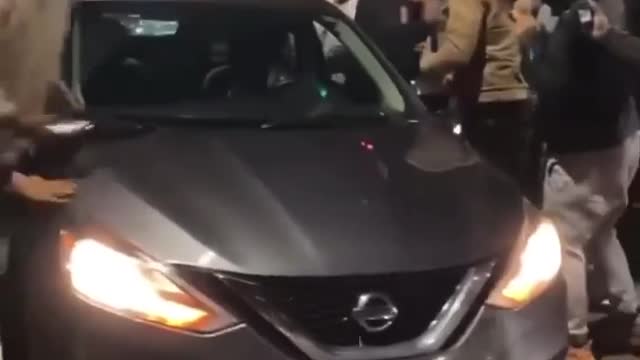 *LANGUAGE WARNING* WOMAN ATTACKED JUST TRYING TO DO HER JOB.