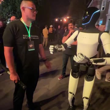 Here's a Conversation With 'Optimus,' One of Elon Musk's Robots