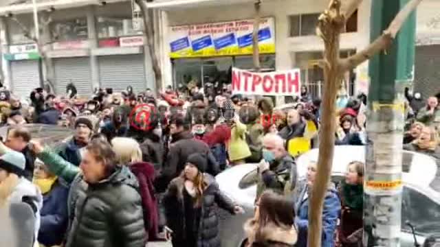 ΘΑΝΟΣ ΠΛΕΥΡΗΣ - ΕΨΑΧΝΕ ΠΟΡΤΑ ΝΑ ΜΠΕΙ