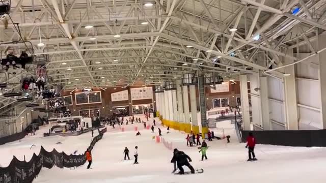 Challenge indoor skiing