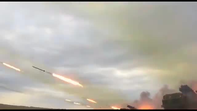 Ukraine War Footage of Ukranian MLRS destroyng AFU positions in Slovyansk....