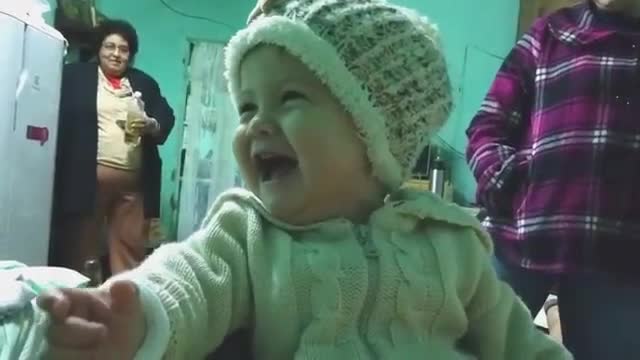 listen to the laughter of this baby if it is contagious