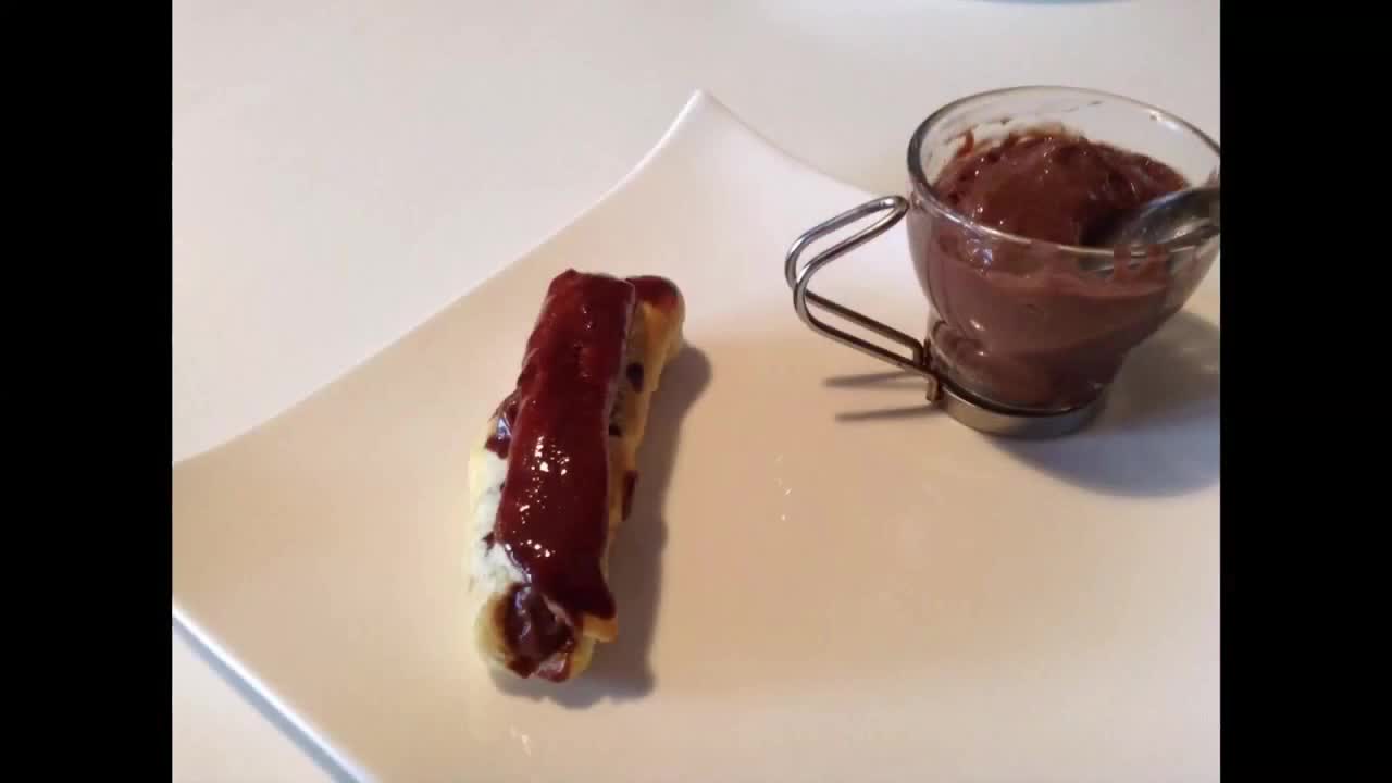 QUICK AND EASY CHOCOLATE ECLAIR RECIPE - RECETTE DE L'ECLAIR AU CHOCOLAT FACILE ET RAPIDE