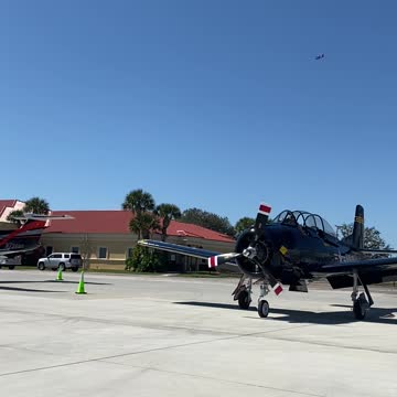 T-28 Trojans Running