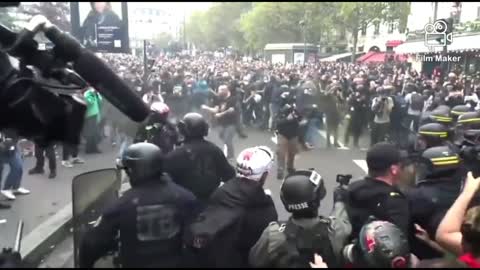 Thousands join mass protest in Paris on rising prices & cost of living