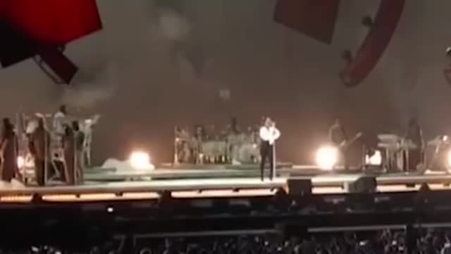 Rihanna Diamonds - LIVE PERFORMANCE