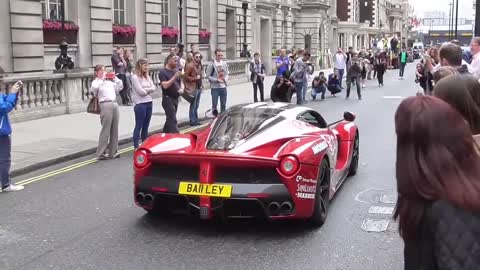 Ferrari LaFerrari Supercar - Drifting Mode and Big Burnout