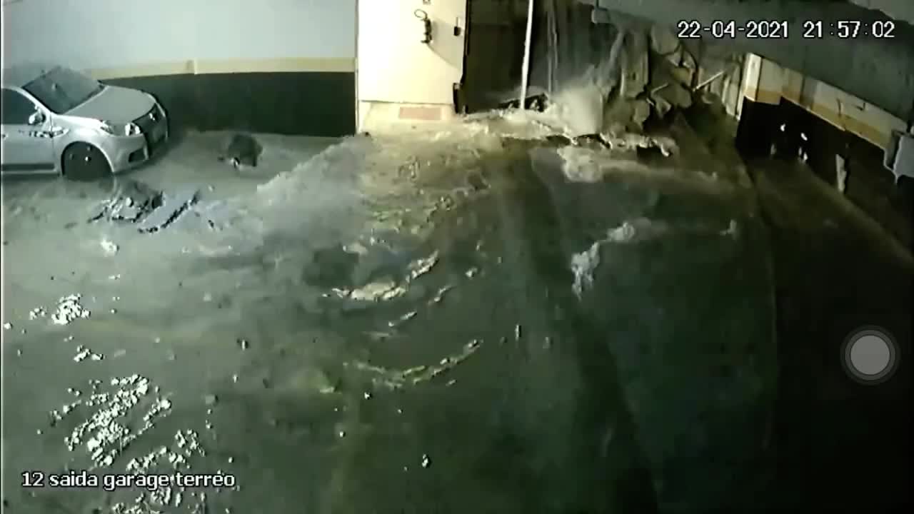 Swimming Pool in a Luxury Building Collapses in a Garage