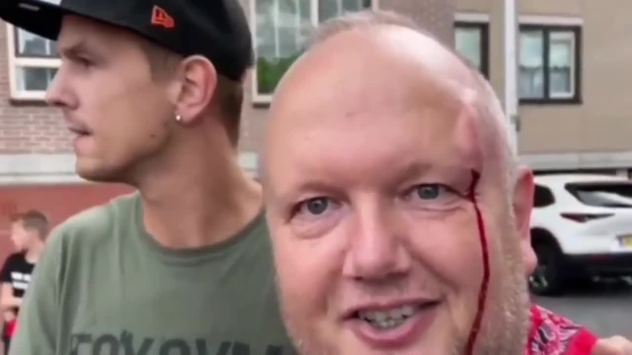 Dutch police Beat Protesters | Farmers hang NL flags upside down