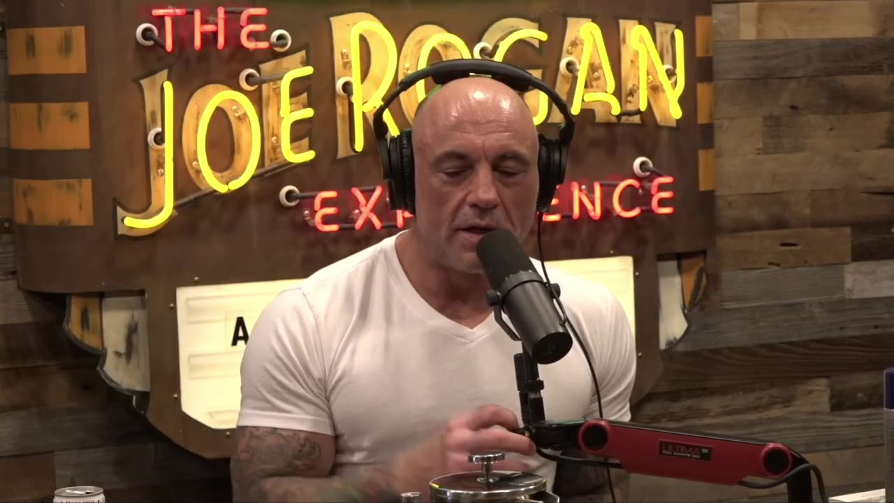 Joe Rogan talking about Dr. Neil Riordan & The Cell Institute in Panama