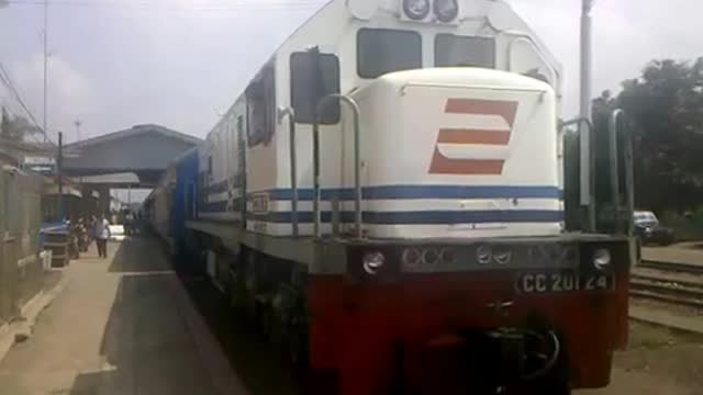 Kereta Api RAPIH DOHO Lokomotif CC 201 24 Stasiun Tulungagung