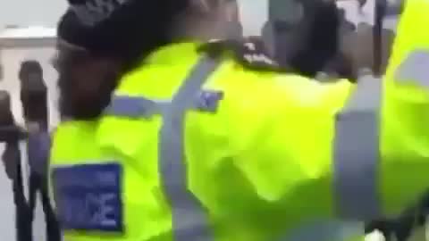 London Police Officer Supports Anti-Israel Protestors