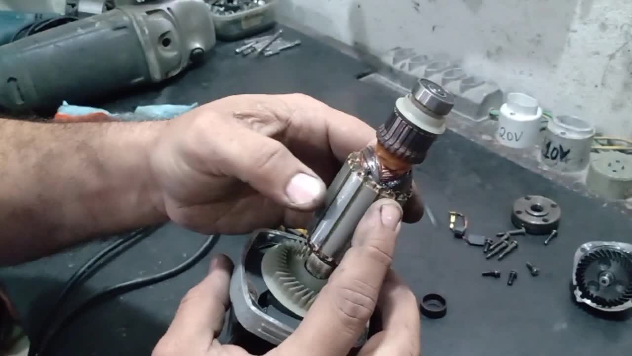 Disassembling a vonder grinder