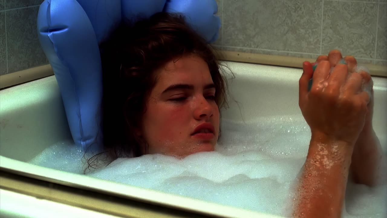 Pesadilla en Elm Street 1984 Heather Langenkamp Robert Englund Bathroom scene 4k