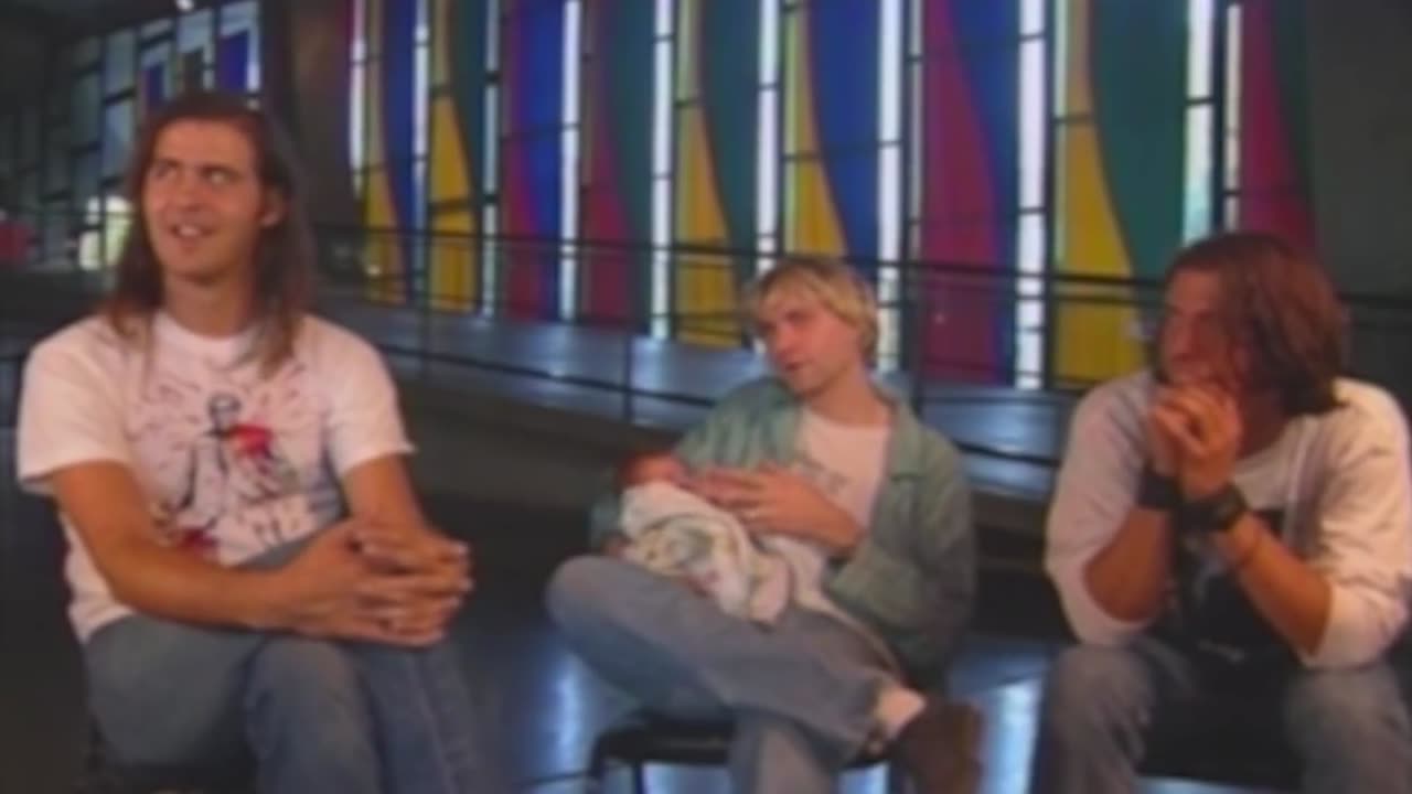 Nirvana - Kurt Cobain Feeds Frances Bean During 1992 Interview with MTV News