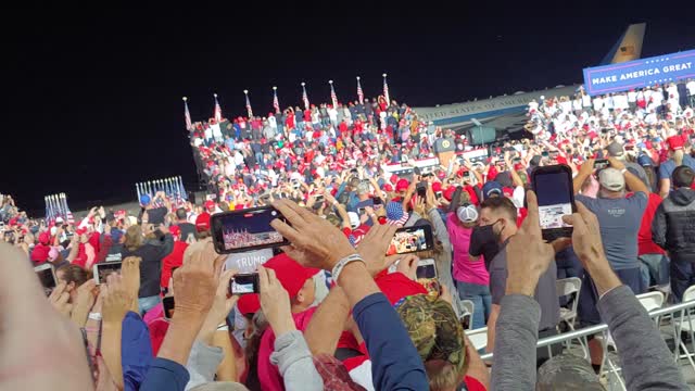 Air Force One shows up at Trump Rally in PA