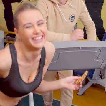 Funny Video Of Man And Woman In A Gym