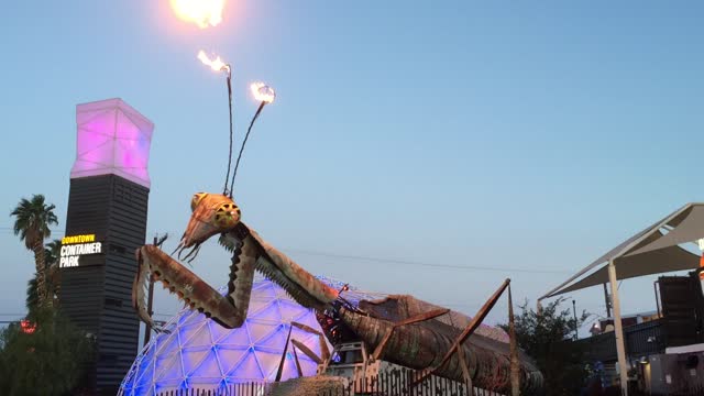 Awesome Fire Throwing Praying Mantis Sculpture