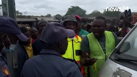 SA Police Clash with Mozambican Nationals at Border Crossing